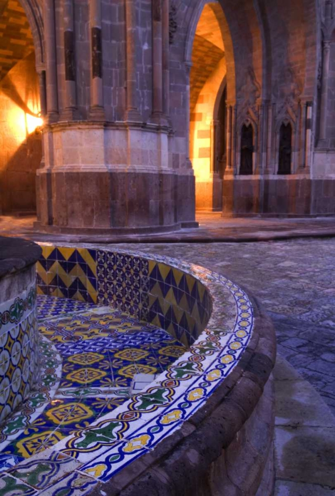 Mexico, Tile and columns in early morning